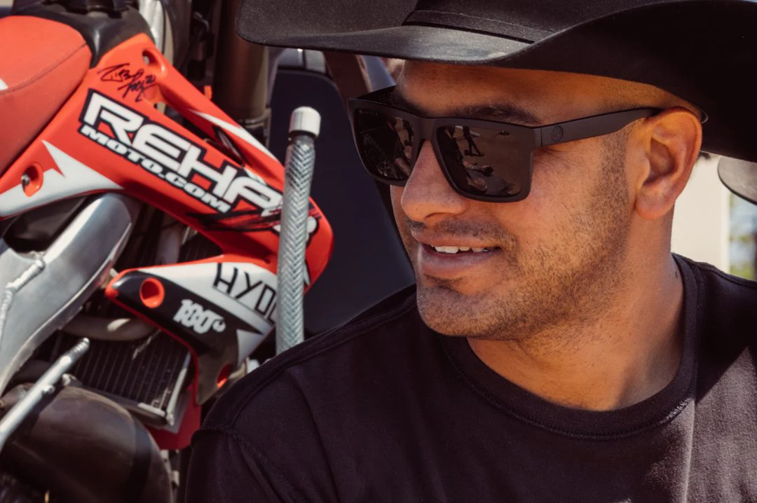 XL VISE SUNGLASSES: Ultra Black - Image 4